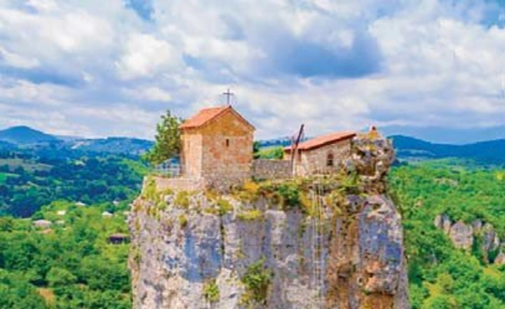 monastère perché géorgien