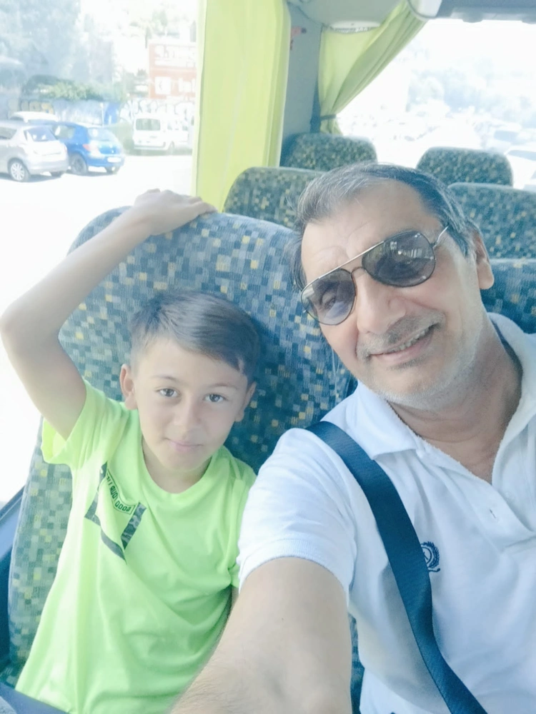 shakir et avram dans le bus